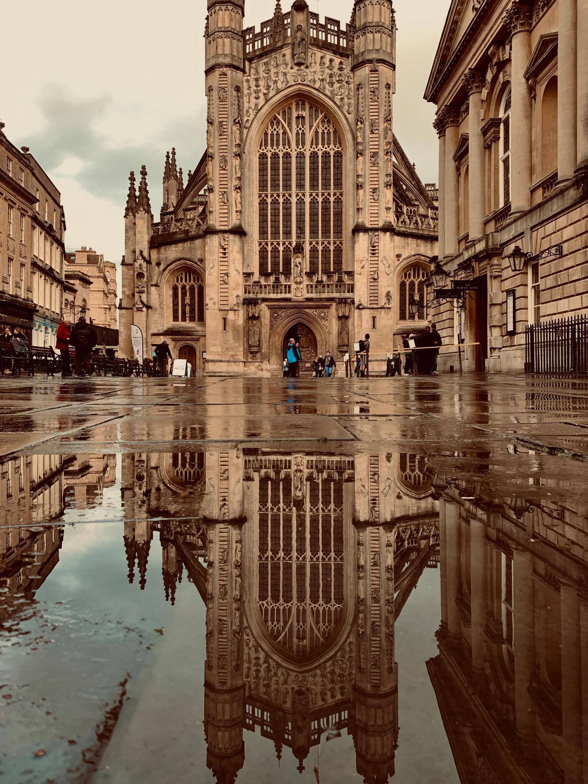Bath Abbey courtyard